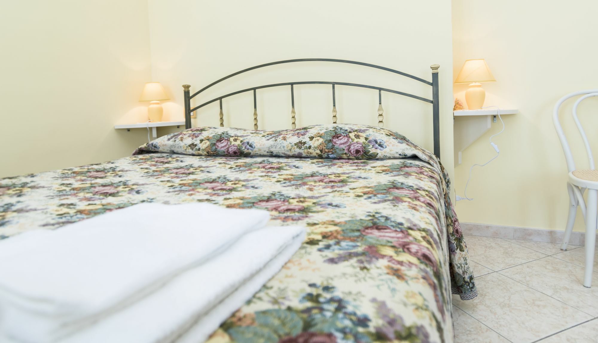 Camere Mariella Ассизи Экстерьер фото