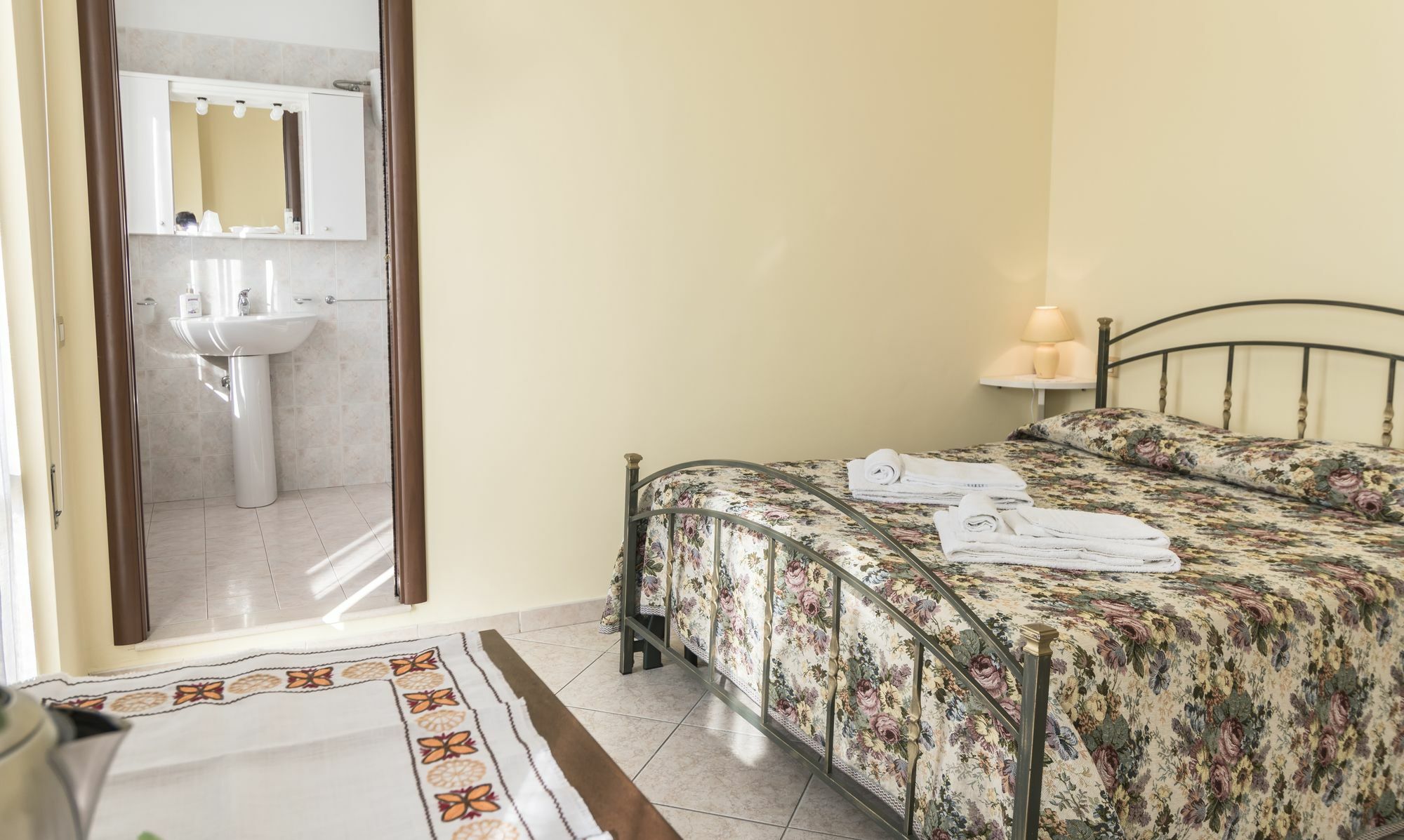 Camere Mariella Ассизи Экстерьер фото